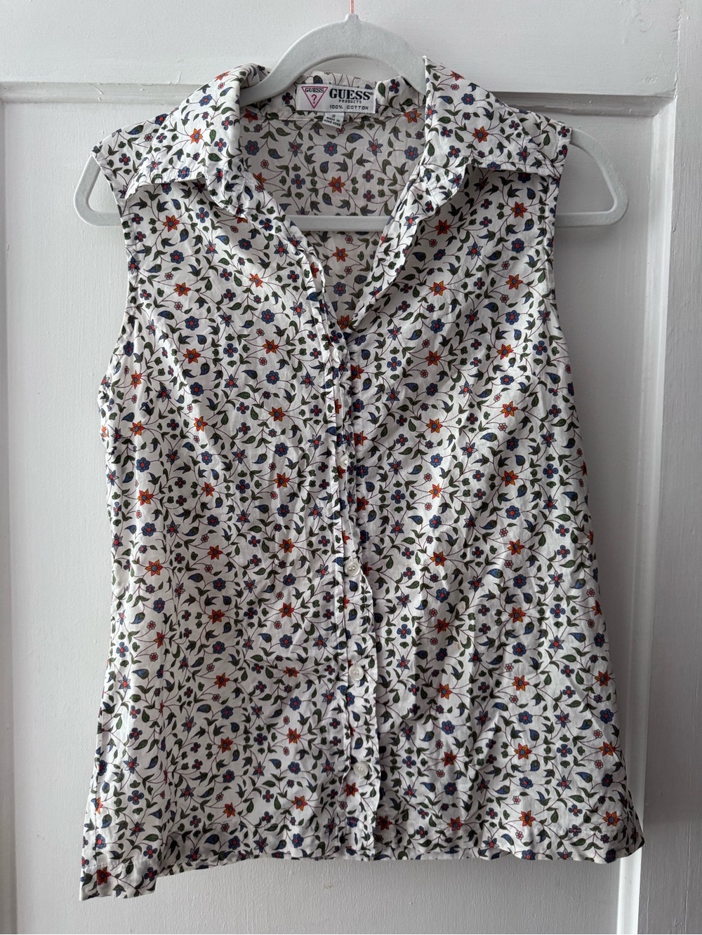 Guess Sleeveless Floral Button-Front Top in White with Multi-Color Print